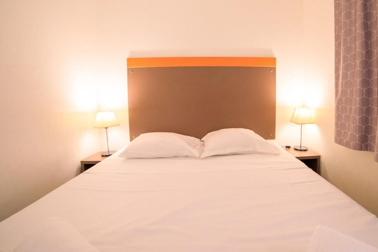 Air Conditioned With Furnished Terrace Swimming Pool & Parking Appartamento